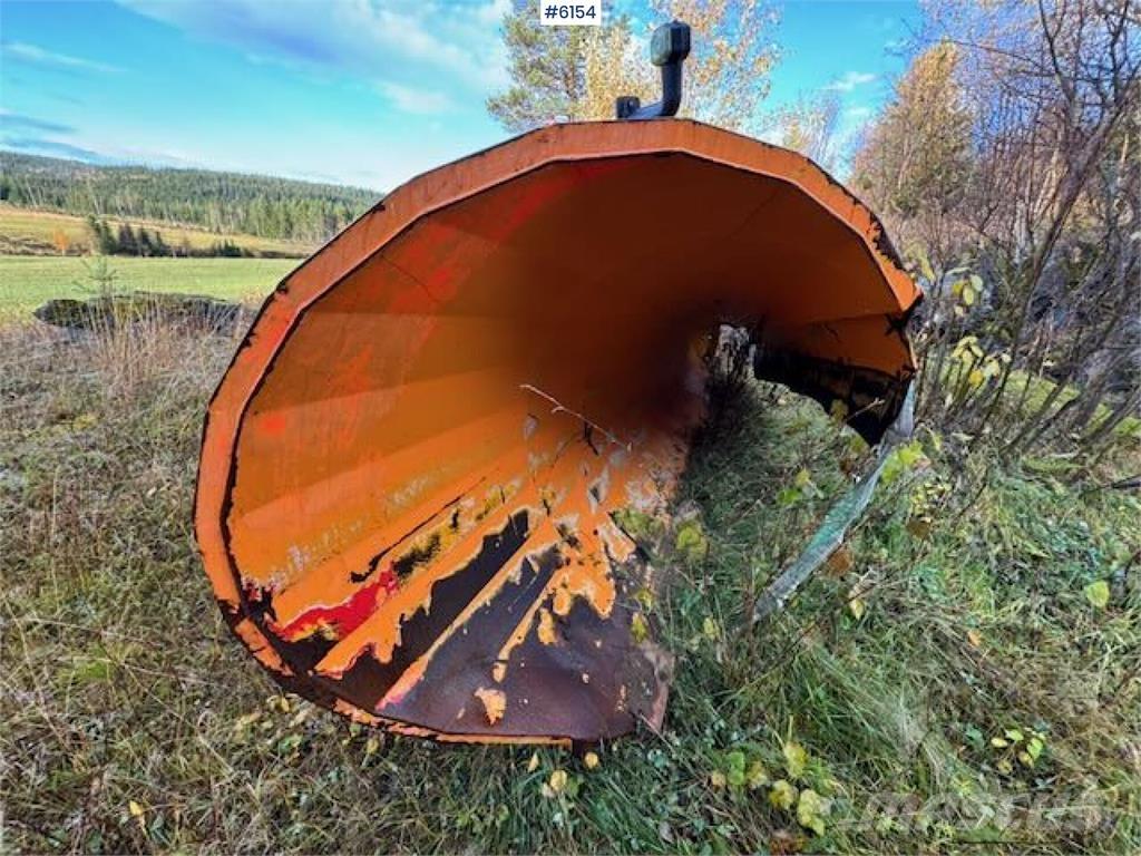  Øveraasen D2285 B スノーブレードとプラウ