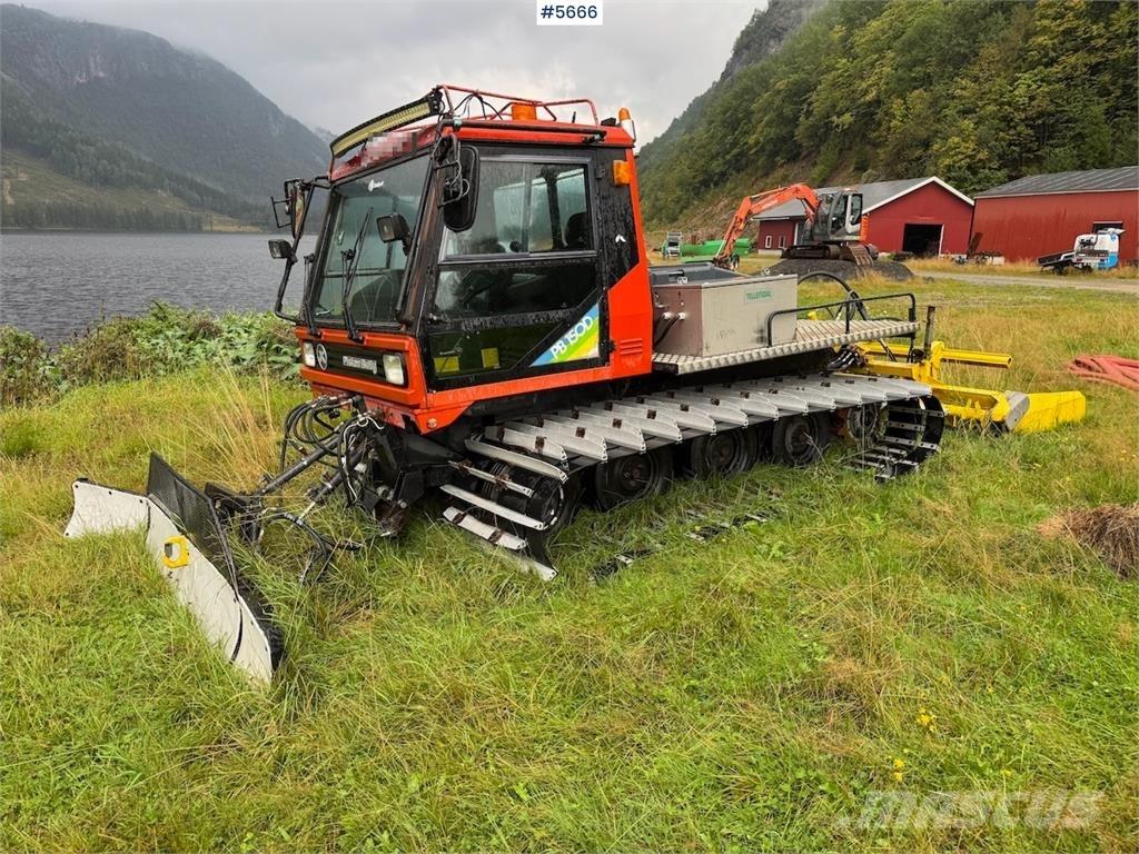  Pisten Bully 150D スノーブレードとプラウ