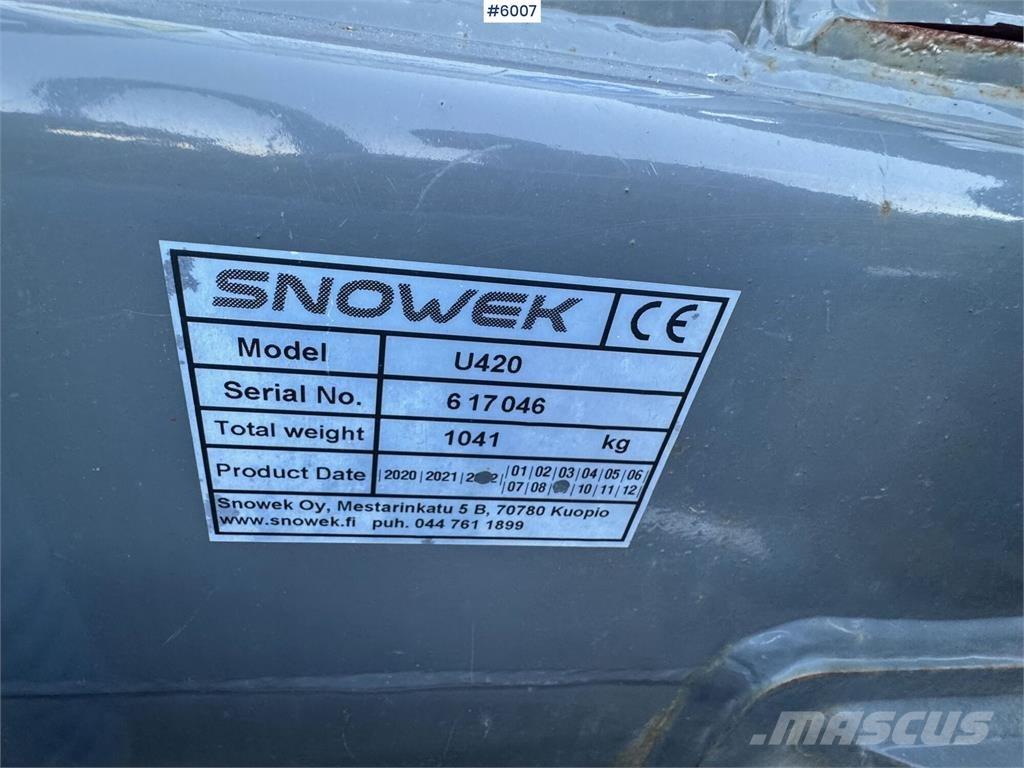Snowek U420 スノーブレードとプラウ