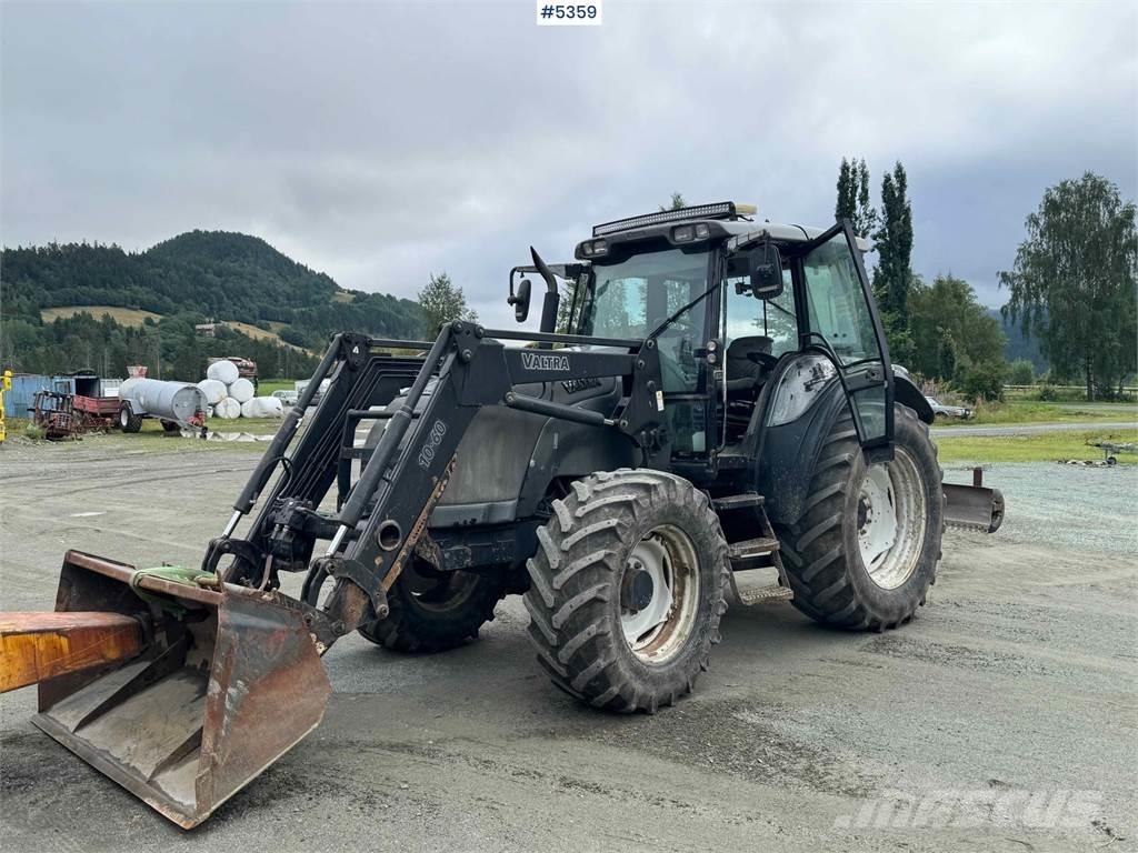 Valtra M120-4 トラクター