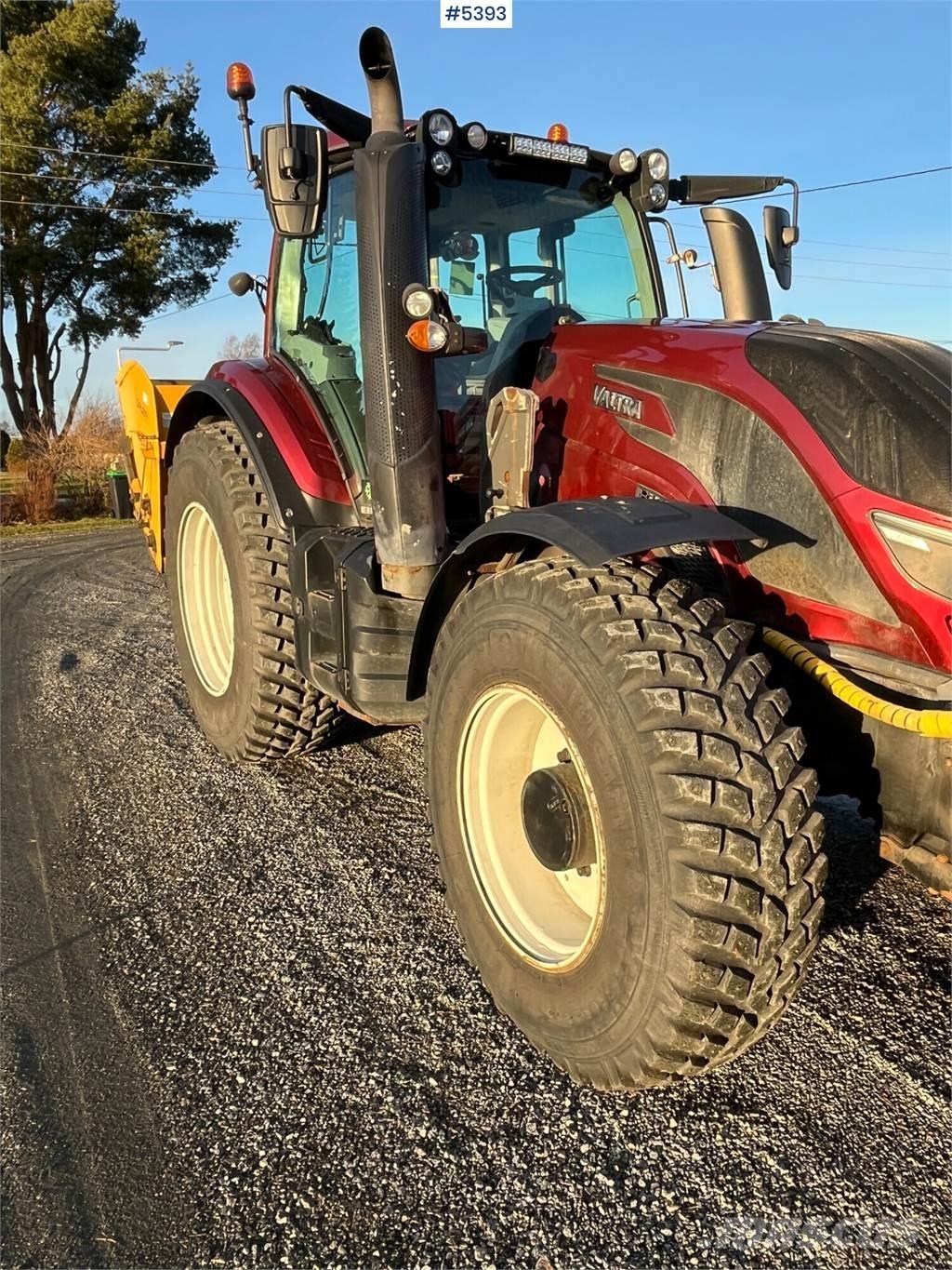 Valtra T174E トラクター