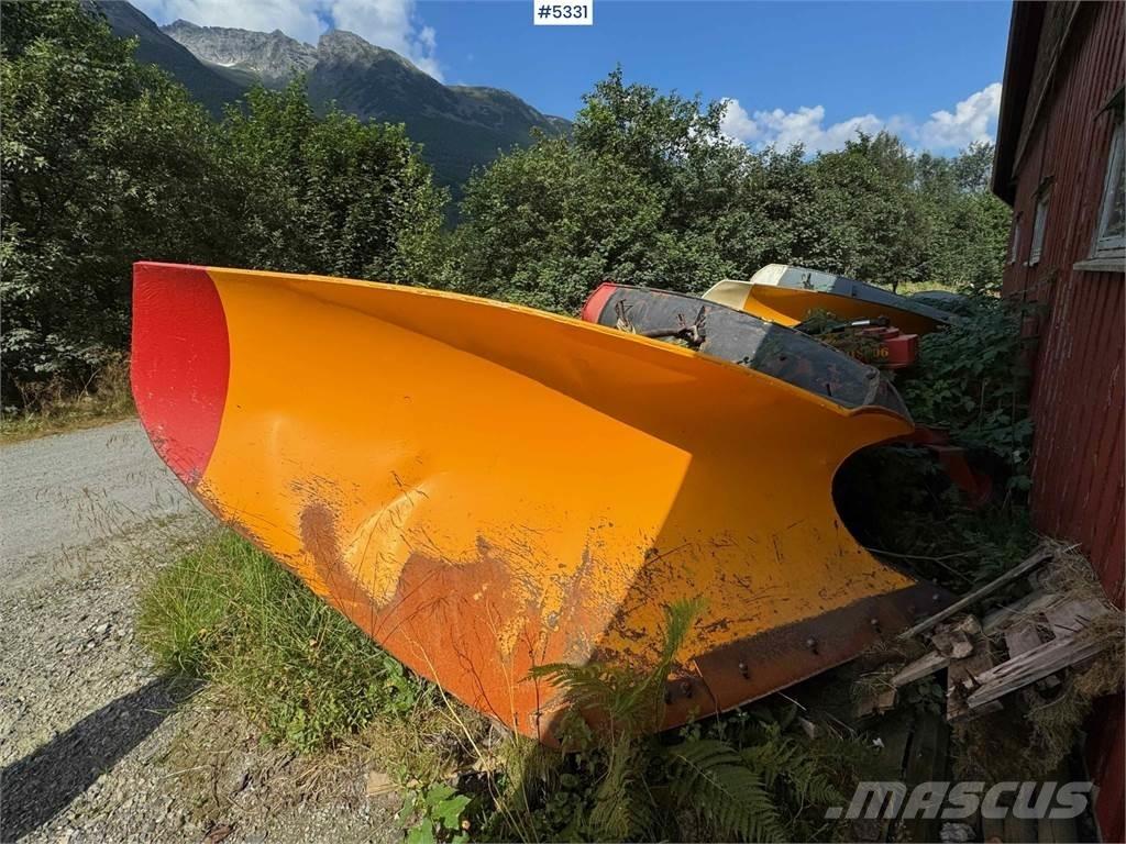 Viking L275E スノーブレードとプラウ