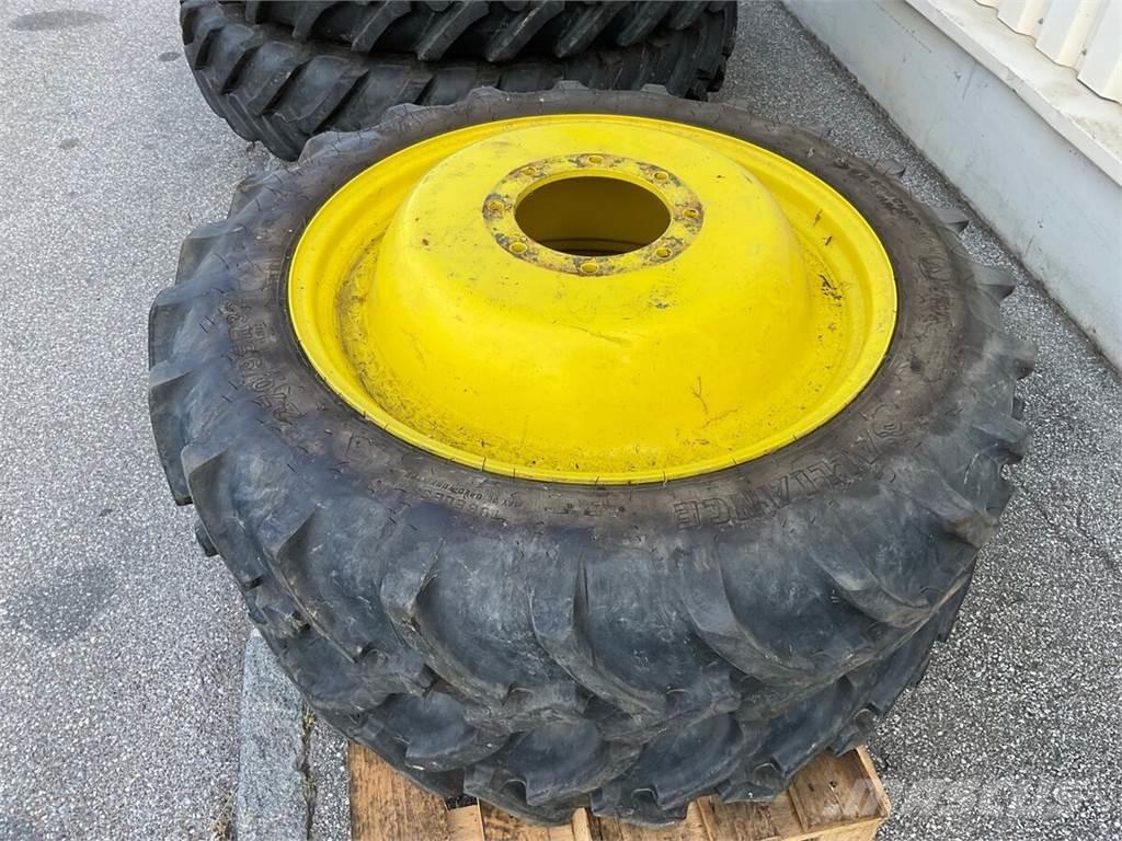  270/95R32 - 340/85R46 タイヤ、ホイル、リム