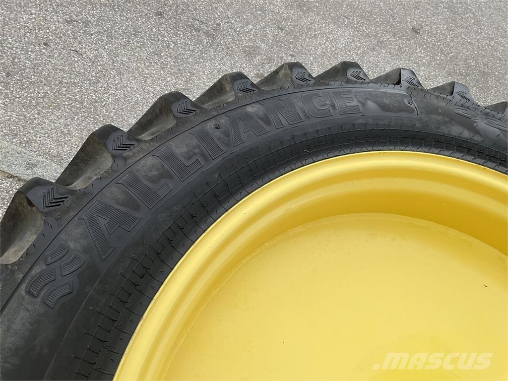 320/90 R 42 タイヤ、ホイル、リム