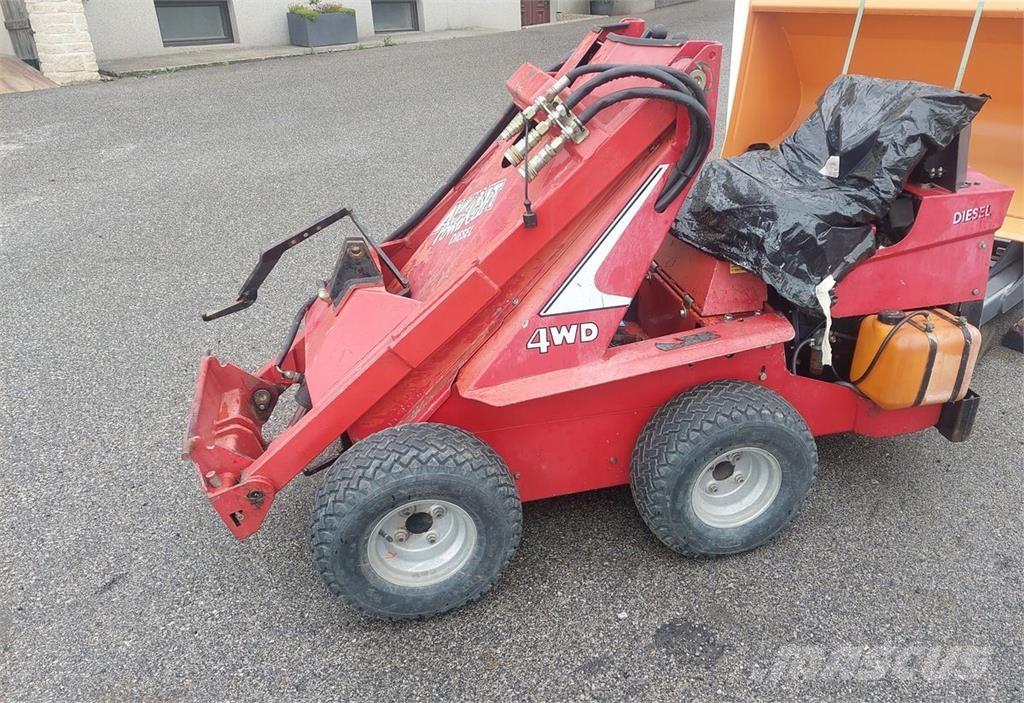 Avant 320 フロントローダーとディガー