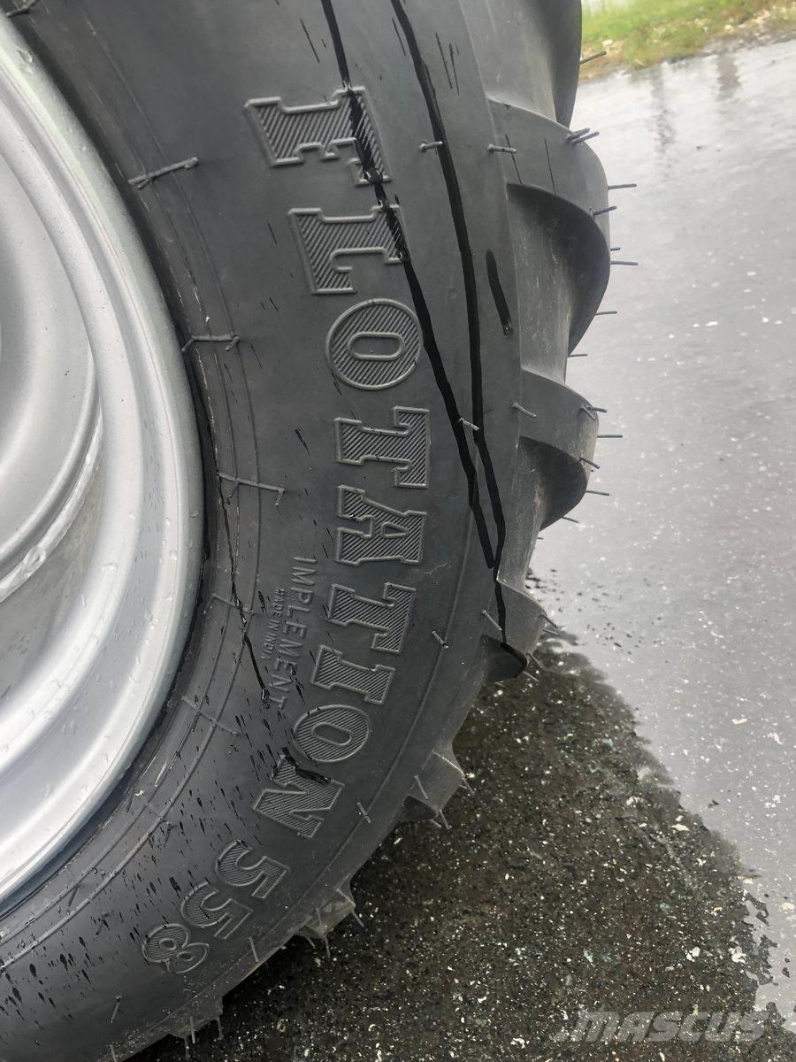 BKT Flotation 558 タイヤ、ホイル、リム