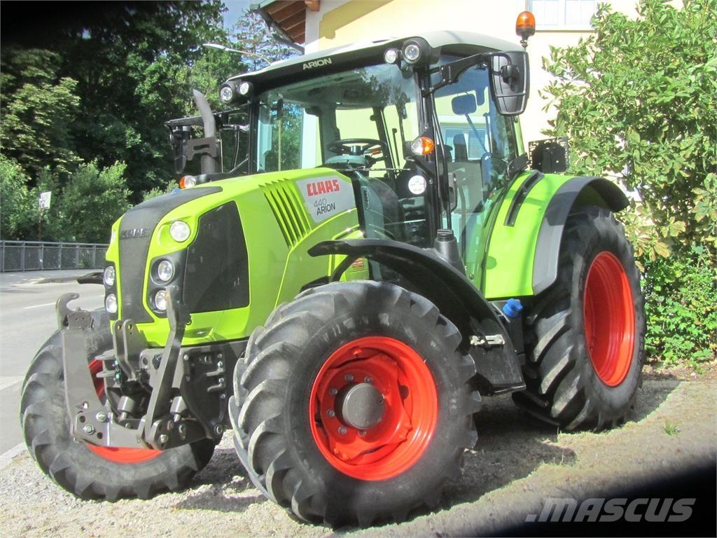 CLAAS Arion 440 トラクター