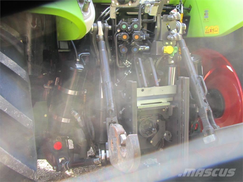 CLAAS Arion 440 トラクター