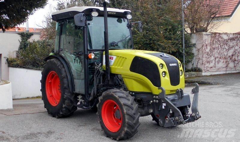 CLAAS Nexos 230 VL トラクター
