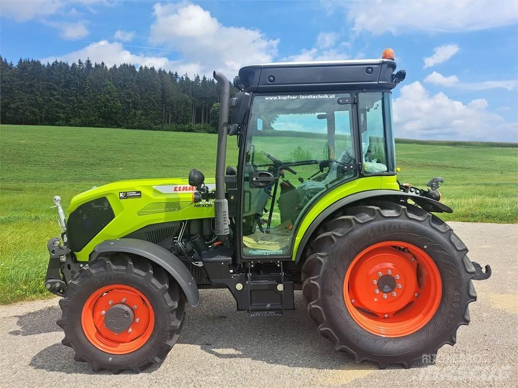 CLAAS Nexos 240 XL トラクター