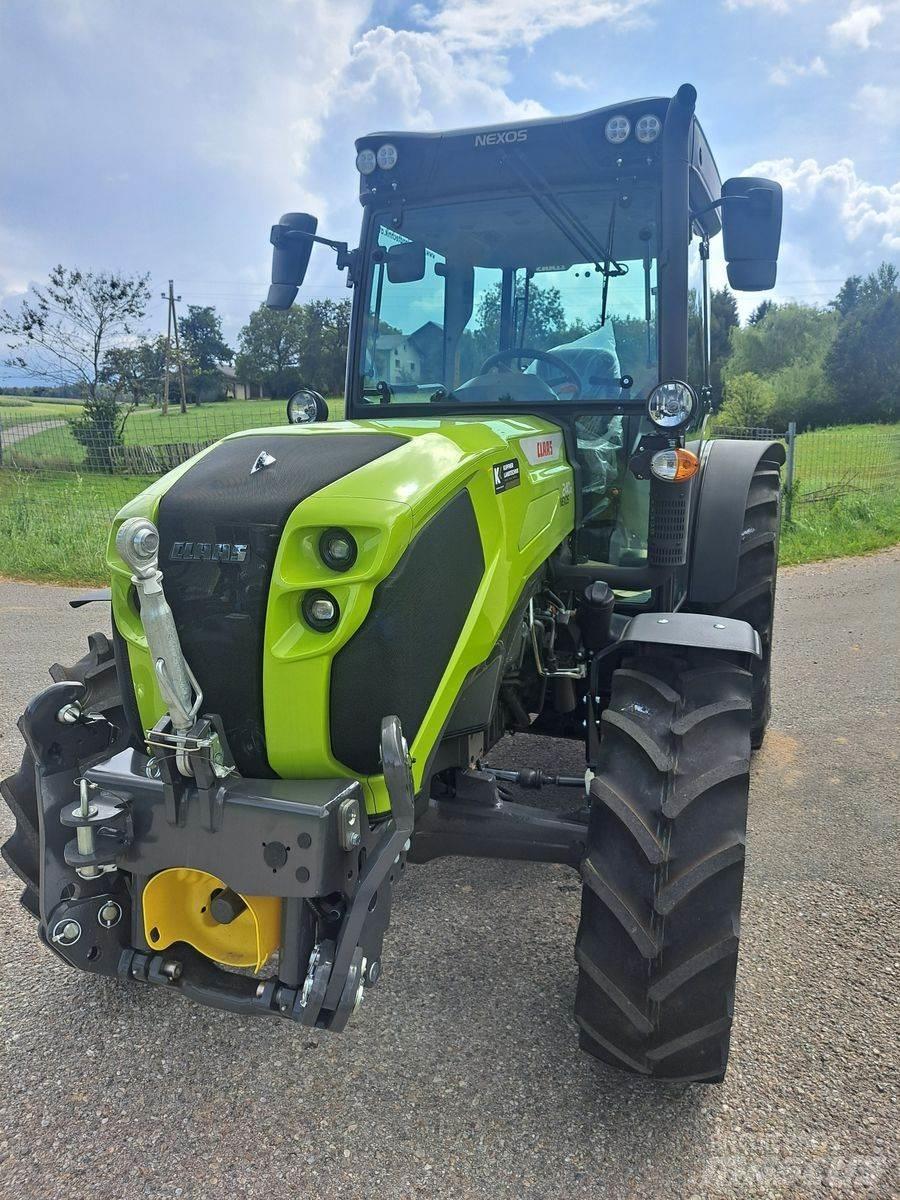 CLAAS Nexos 240 XL トラクター