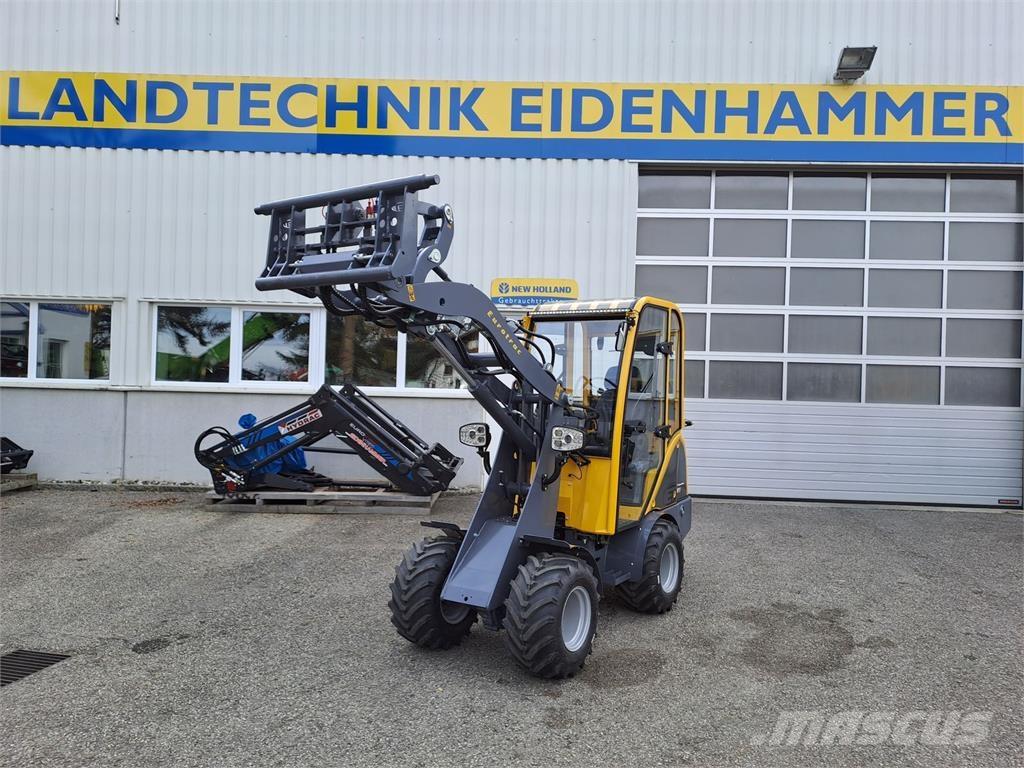 Eurotrac W 11 フロントローダーとディガー