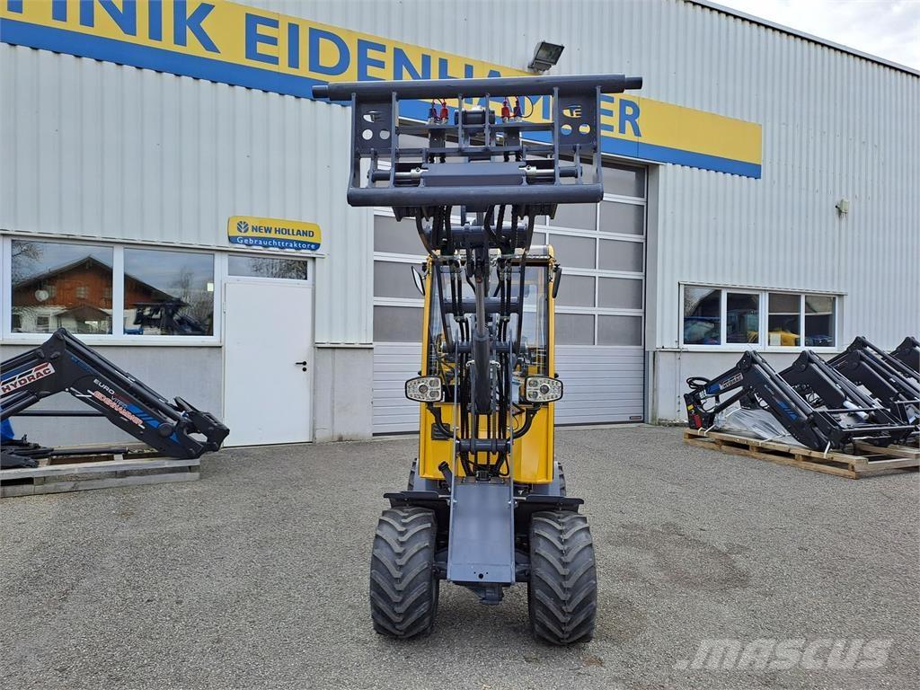 Eurotrac W 11 フロントローダーとディガー