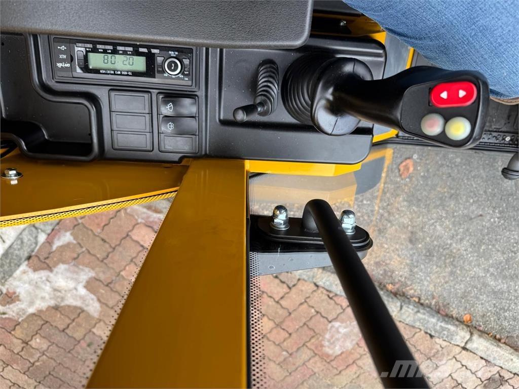 Eurotrac W 12 S フロントローダーとディガー