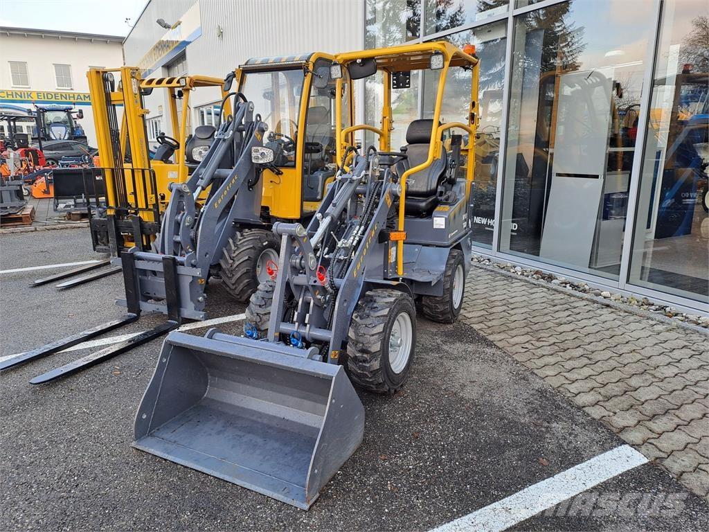 Eurotrac W10 フロントローダーとディガー