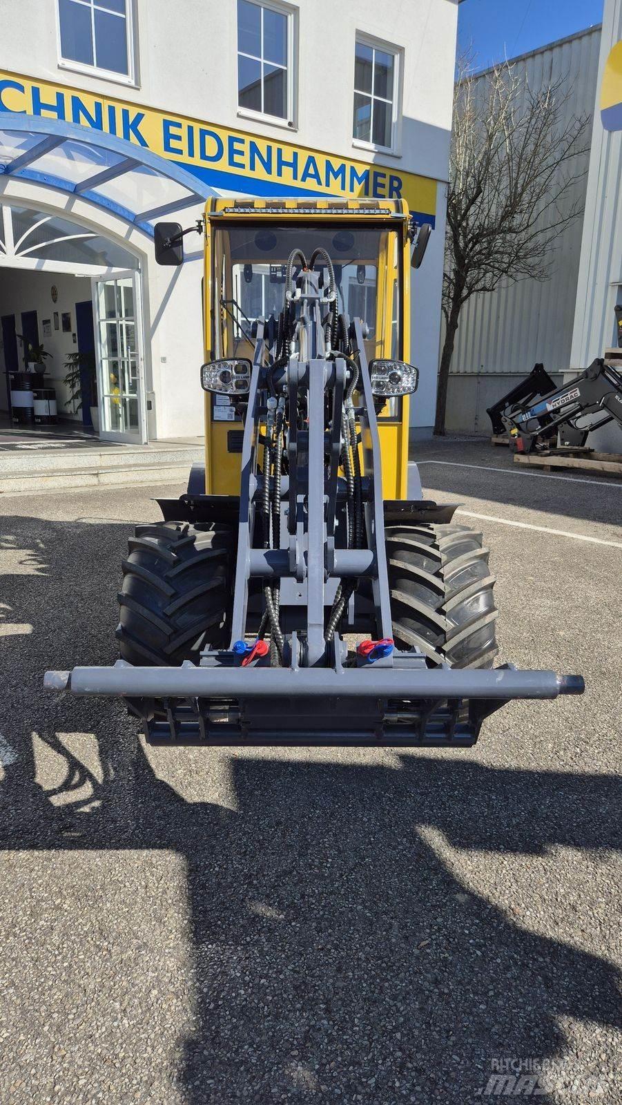 Eurotrac W12 s フロントローダーとディガー