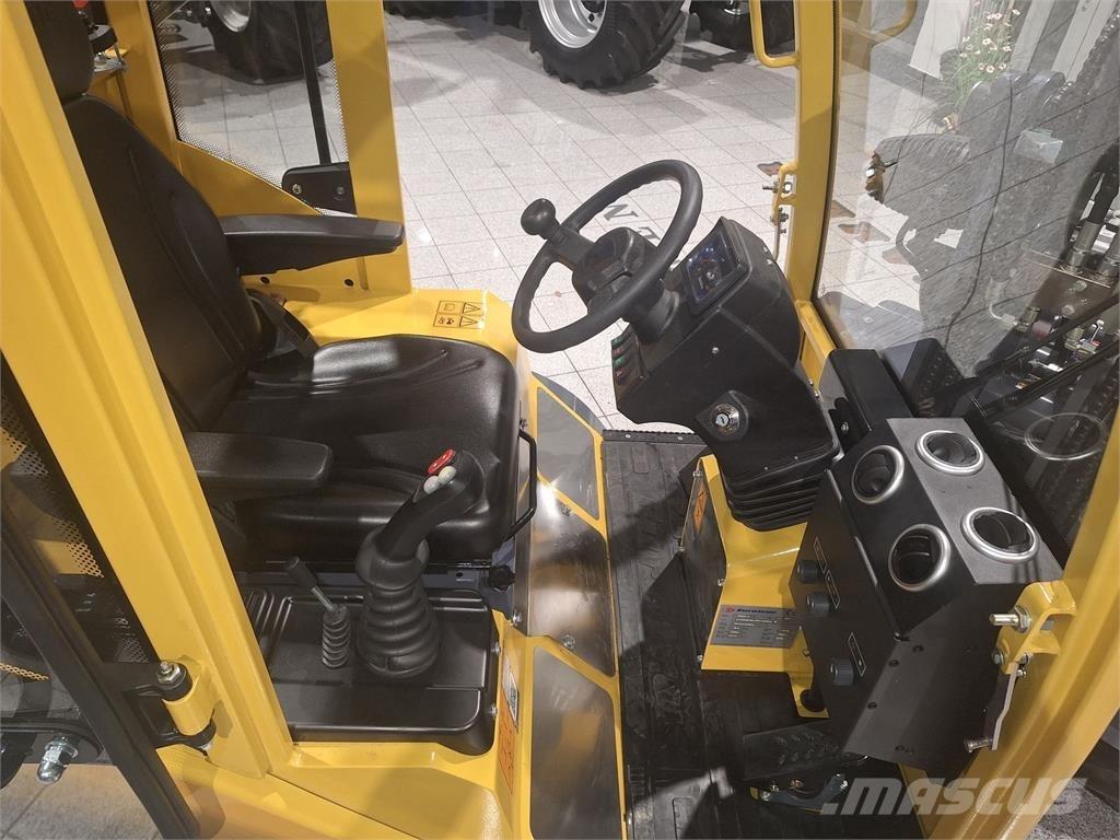 Eurotrac W12S フロントローダーとディガー