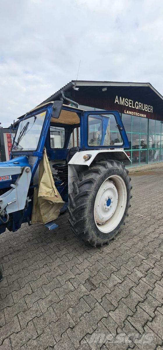 Ford 4000 トラクター