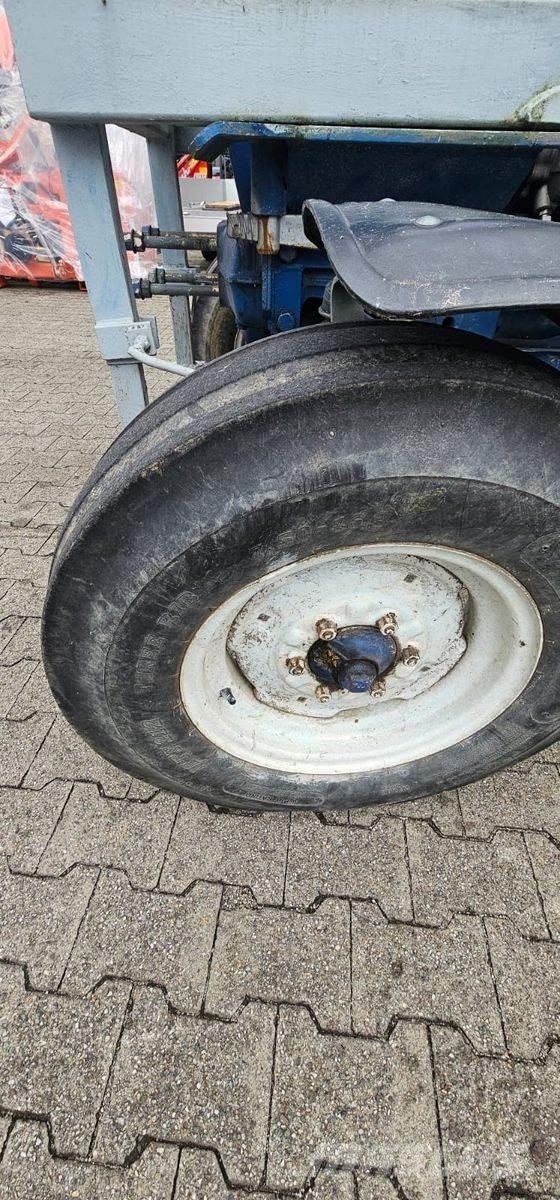 Ford 4000 トラクター