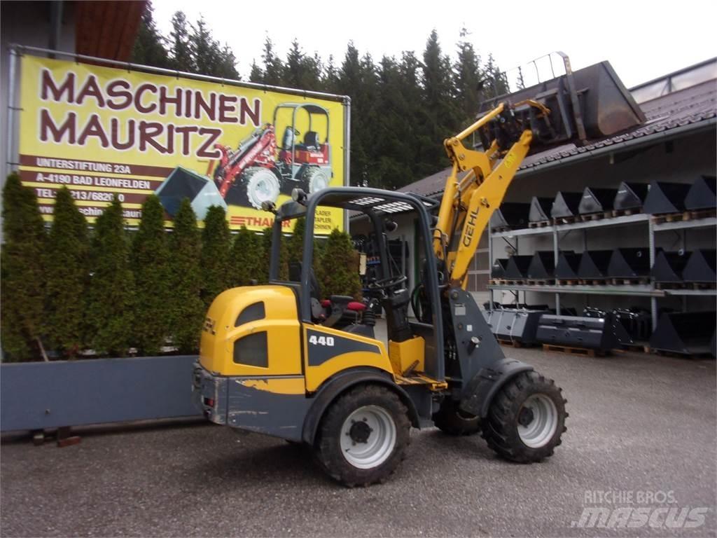 Gehl AL 440 フロントローダーとディガー