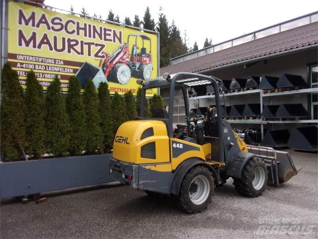 Gehl AL 440 フロントローダーとディガー