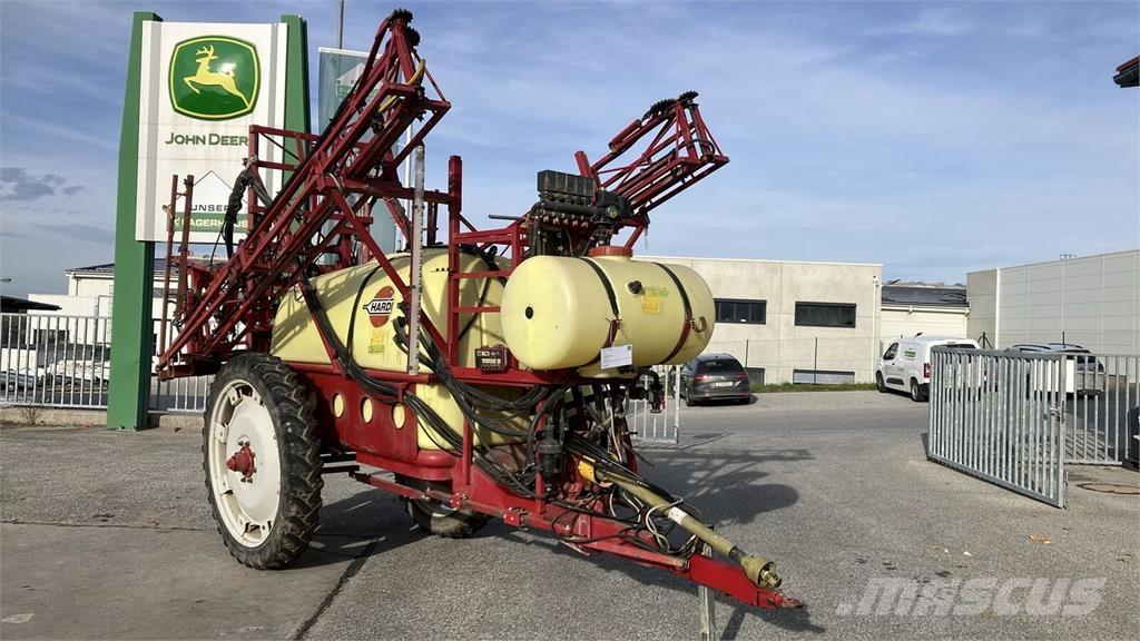 Hardi Commander 牽引型スプレイヤー