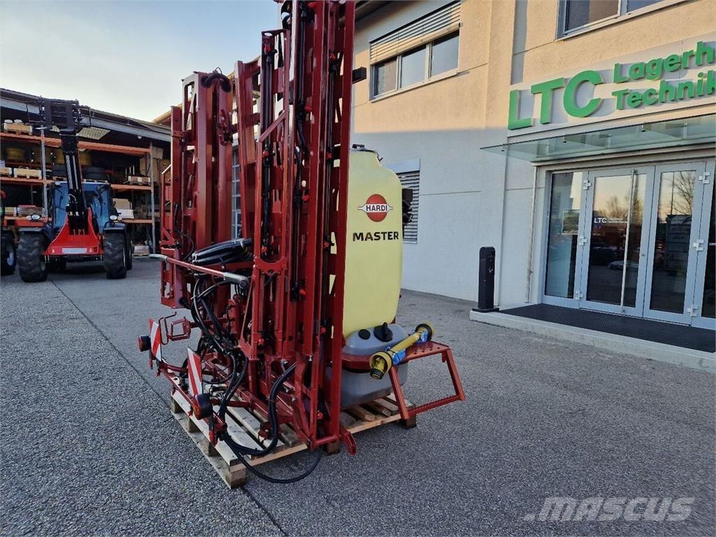 Hardi Master 牽引型スプレイヤー