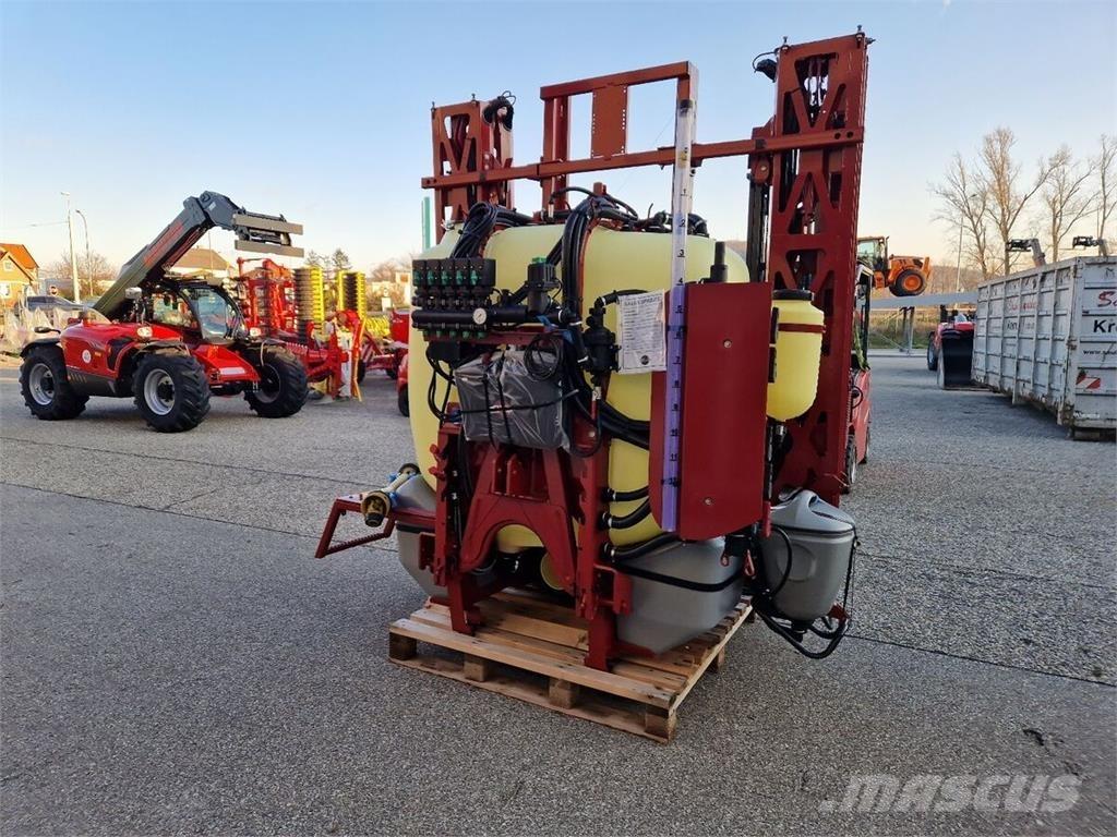 Hardi Master 牽引型スプレイヤー