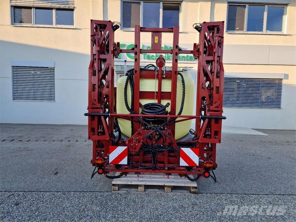 Hardi Master 牽引型スプレイヤー