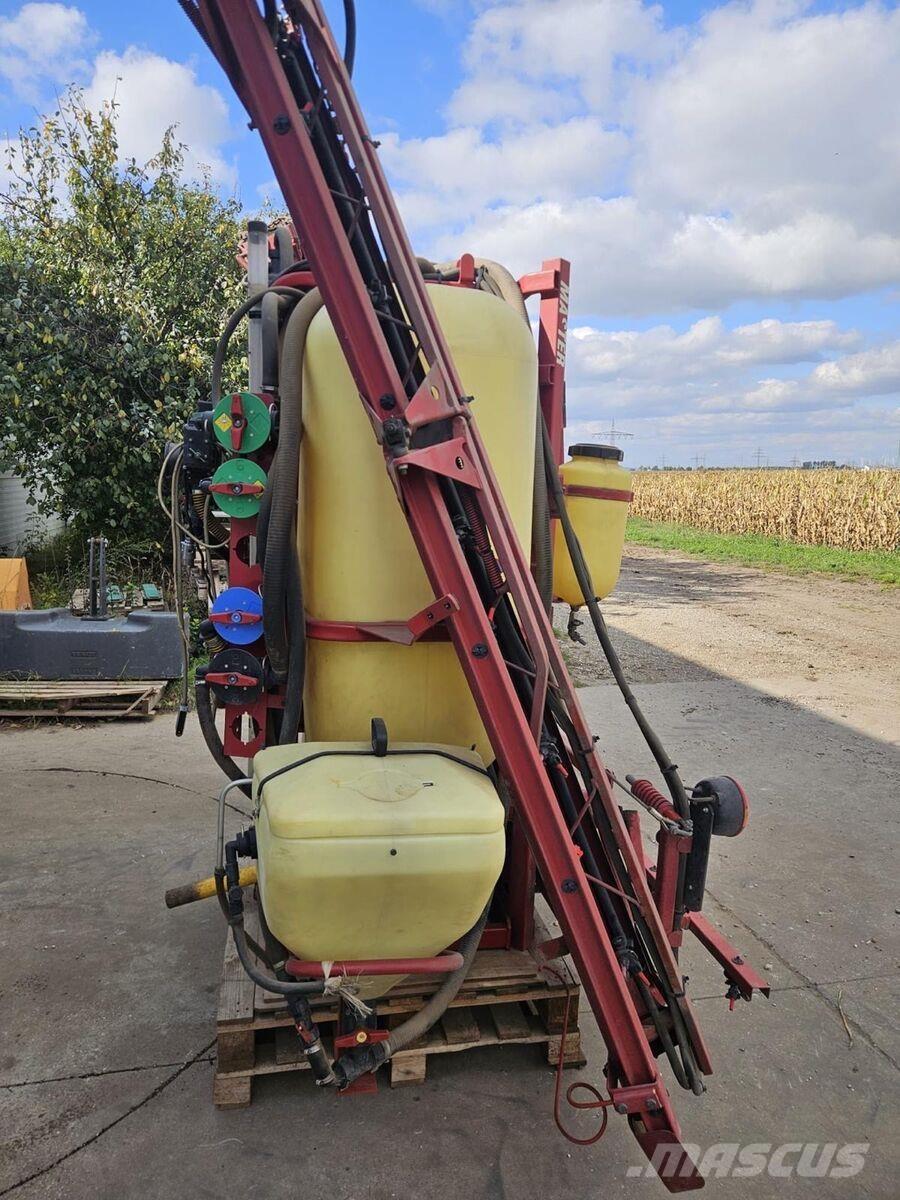 Hardi Master 牽引型スプレイヤー