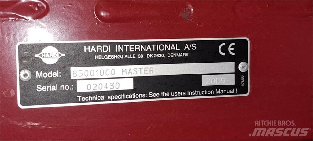 Hardi Master 1000 牽引型スプレイヤー