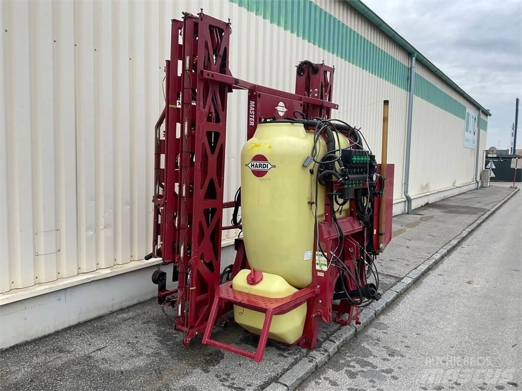 Hardi Master 1000 牽引型スプレイヤー