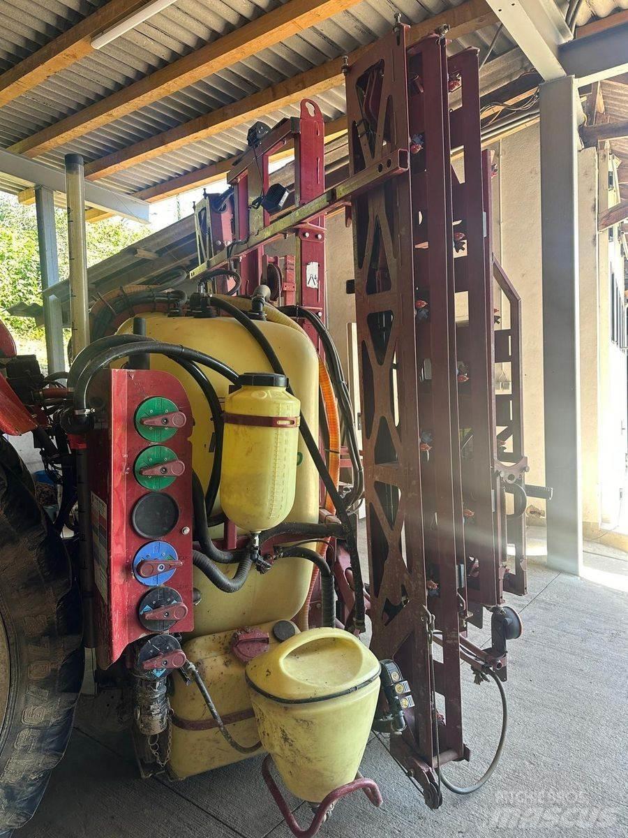 Hardi Master 1200 牽引型スプレイヤー