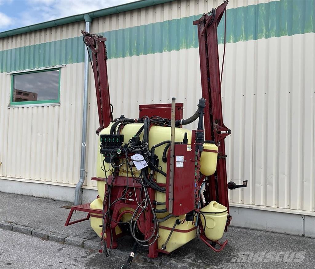 Hardi Master 1200 牽引型スプレイヤー