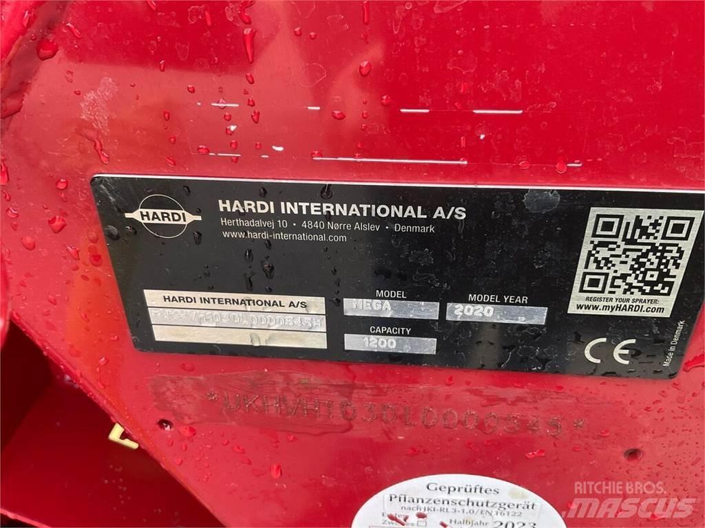 Hardi MEGA 1200 牽引型スプレイヤー