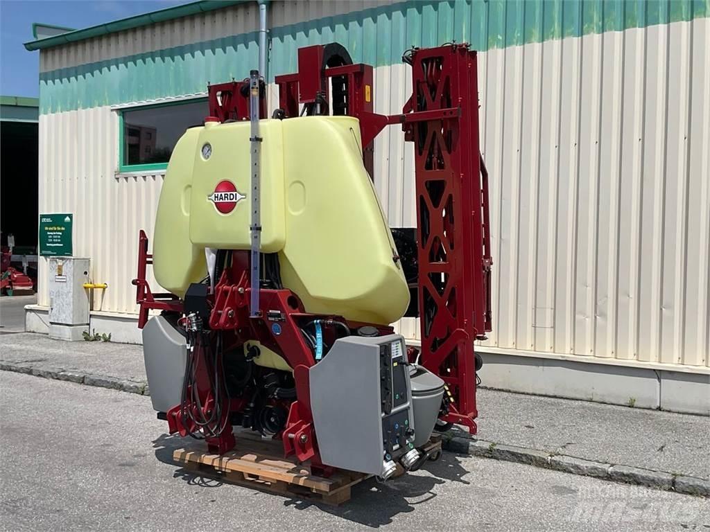 Hardi Mega 1200 牽引型スプレイヤー