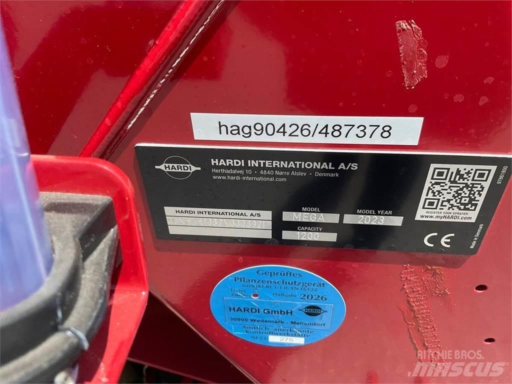 Hardi Mega 1200 牽引型スプレイヤー