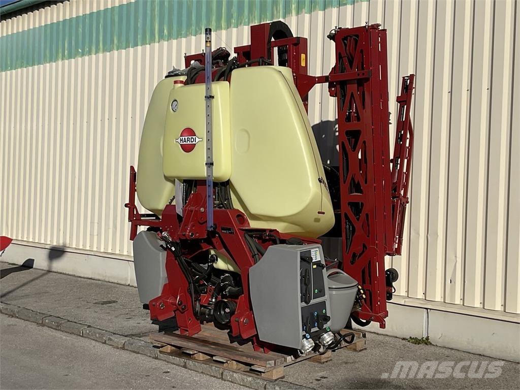 Hardi Mega 1500 牽引型スプレイヤー