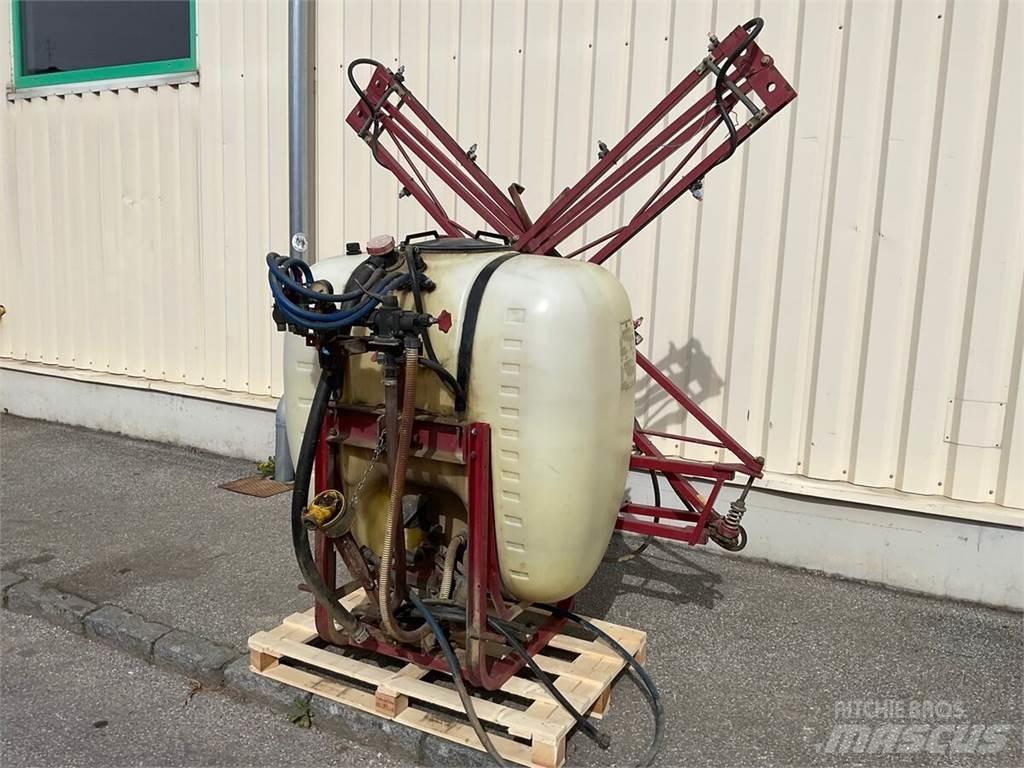 Hardi NK 600 牽引型スプレイヤー