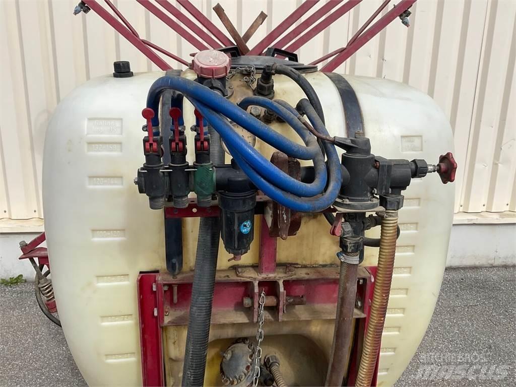 Hardi NK 600 牽引型スプレイヤー