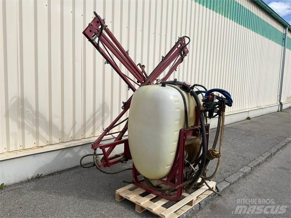 Hardi NK 600 牽引型スプレイヤー