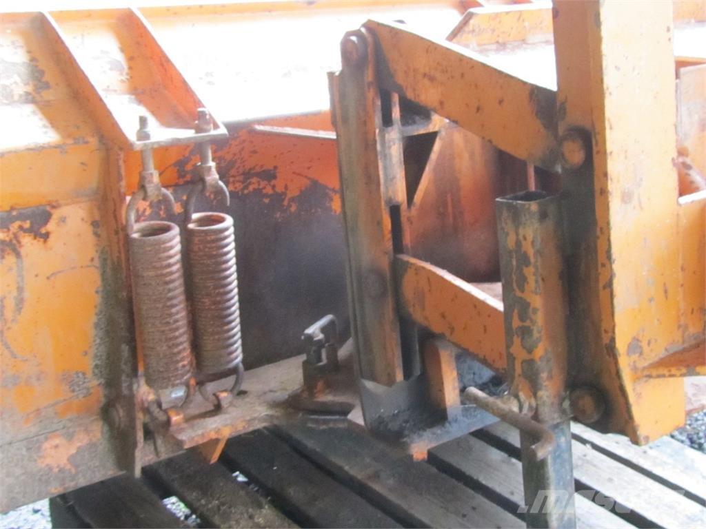 Hauer Terramatic スノーブレードとプラウ