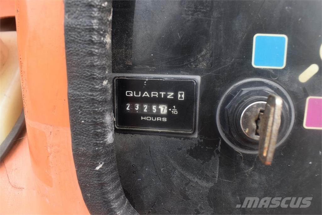 JLG 450AJ ブームリフト　屈伸型