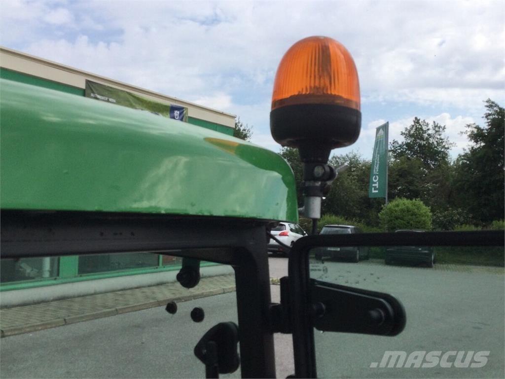 John Deere 1026R トラクター