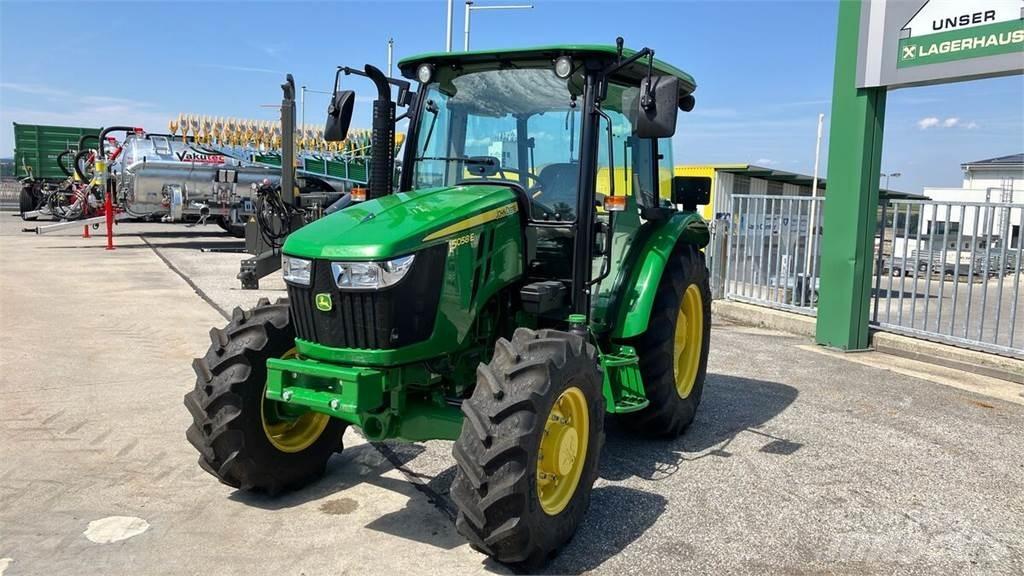 John Deere 5058E トラクター