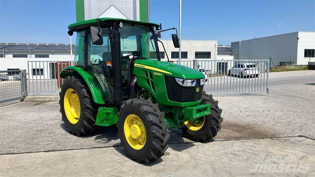 John Deere 5058E トラクター