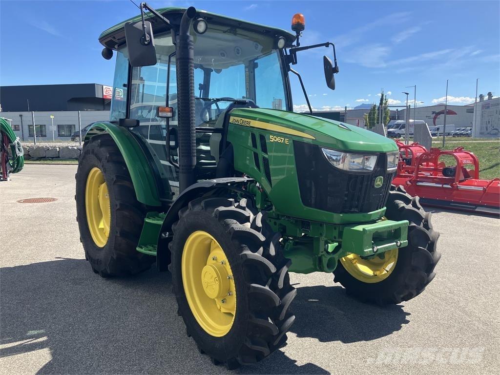 John Deere 5067E トラクター