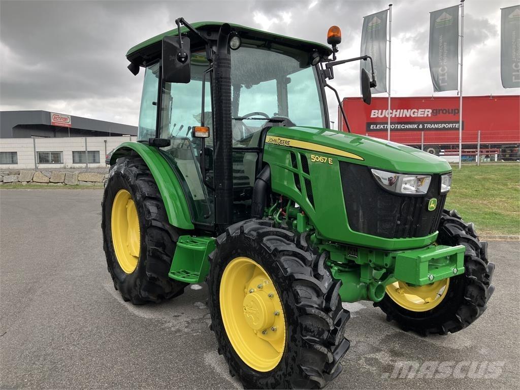 John Deere 5067E トラクター