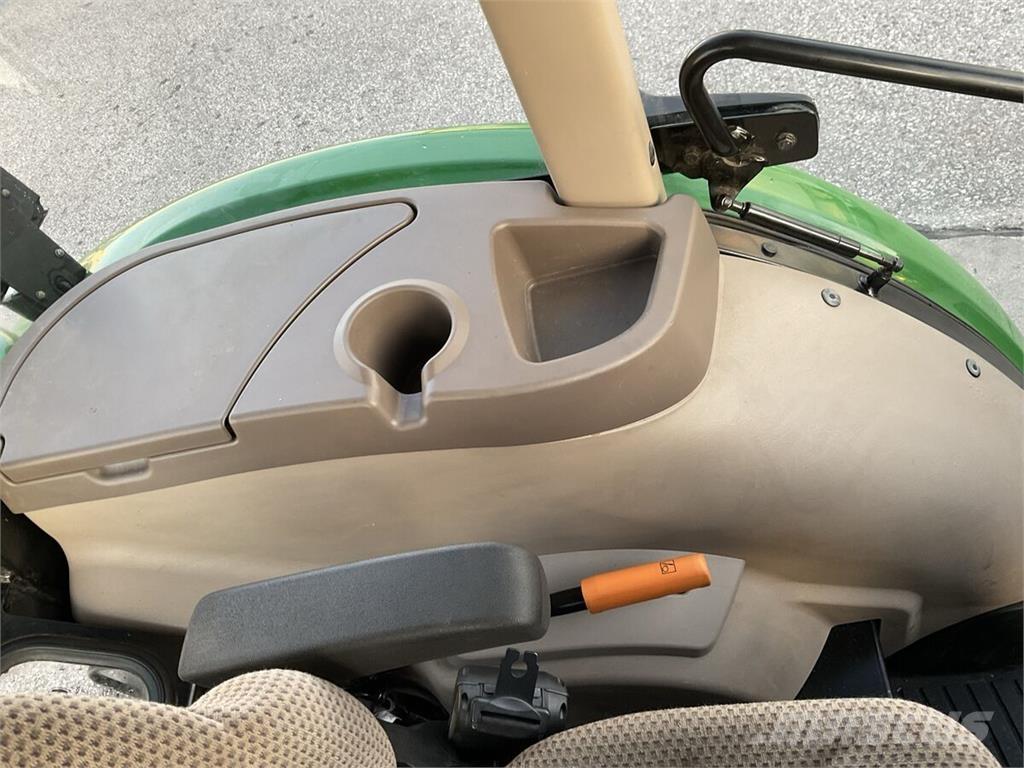 John Deere 5075E トラクター