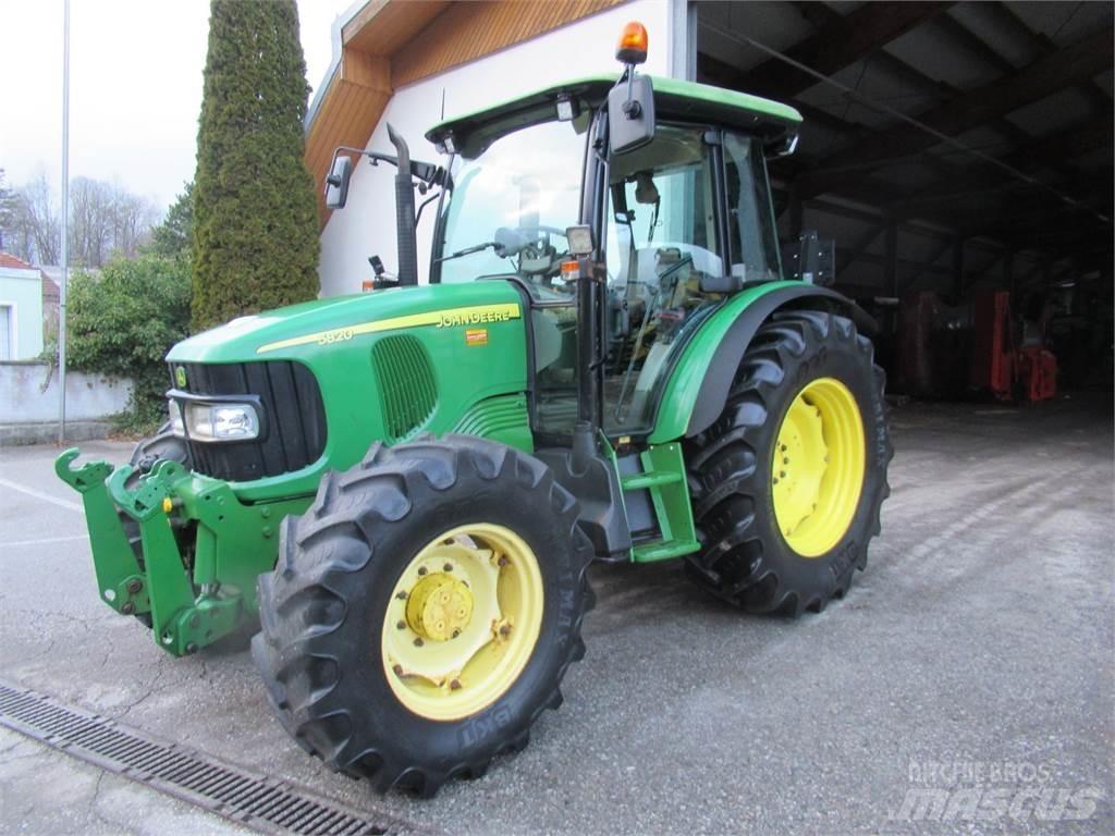 John Deere 5820 トラクター